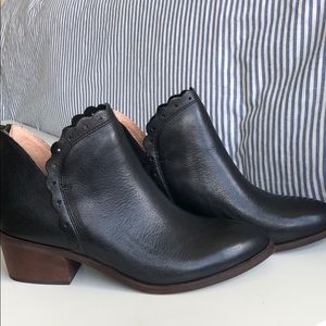 Latigo scalloped black ankle boots